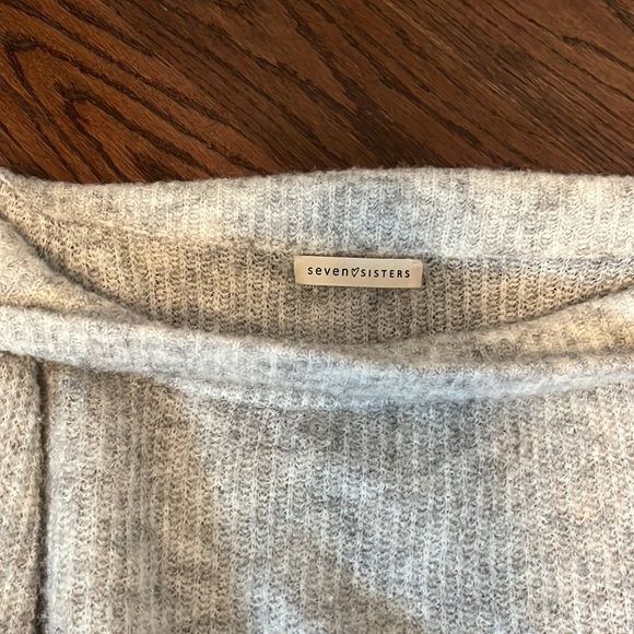 Mendocino oversized off the shoulder sweater - Picture 2 of 2